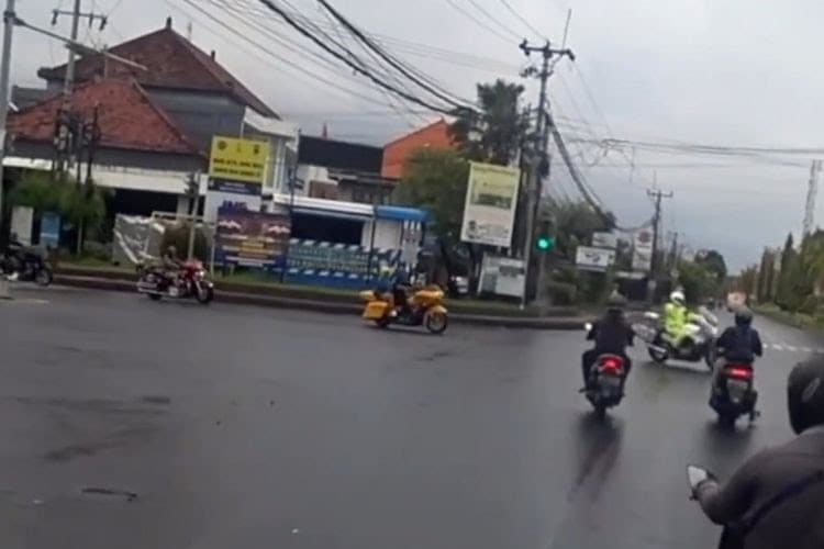 Viral Video Bule Kaget Lihat Rombongan Moge Dikawal Polisi: F*cking Hell!
