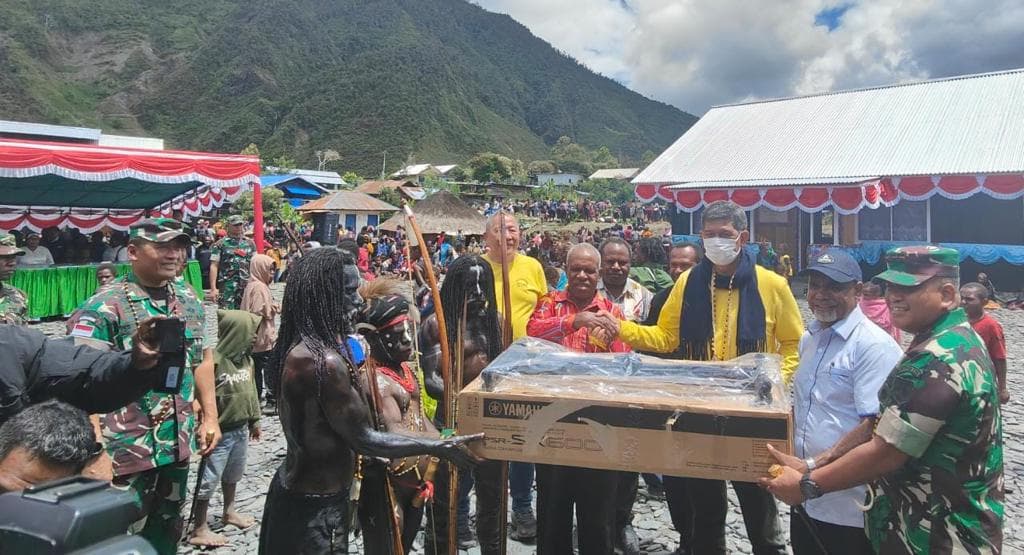 Kegiatan Bakti Sosial "Kitorang Melihat Terang".