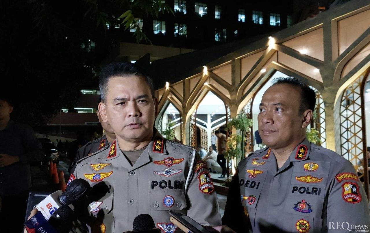 Kakorlantas Polri, Irjen Firman Shantyabudi dan Kadiv Humas Polri Irjen Dedi Prasetyo di Mabes Polri (Foto: Hastina/REQnews)
