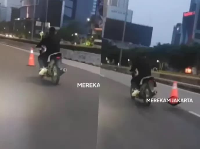 Aksi viral pemotor tendang cone pembatas jalan di kawasan Sudirman-Thamrin. (Foto: Instagram @merekamjakarta)