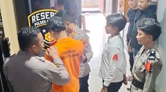 Pria di Jakarta paksa pacarnya makan tinja. (Foto: Istimewa)