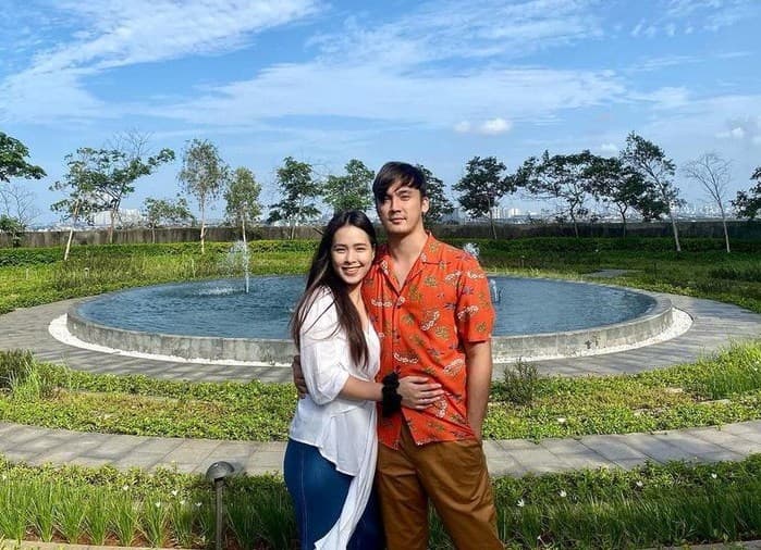 Aktor Rendy Kjaernett dan istri (Foto: Instagram)