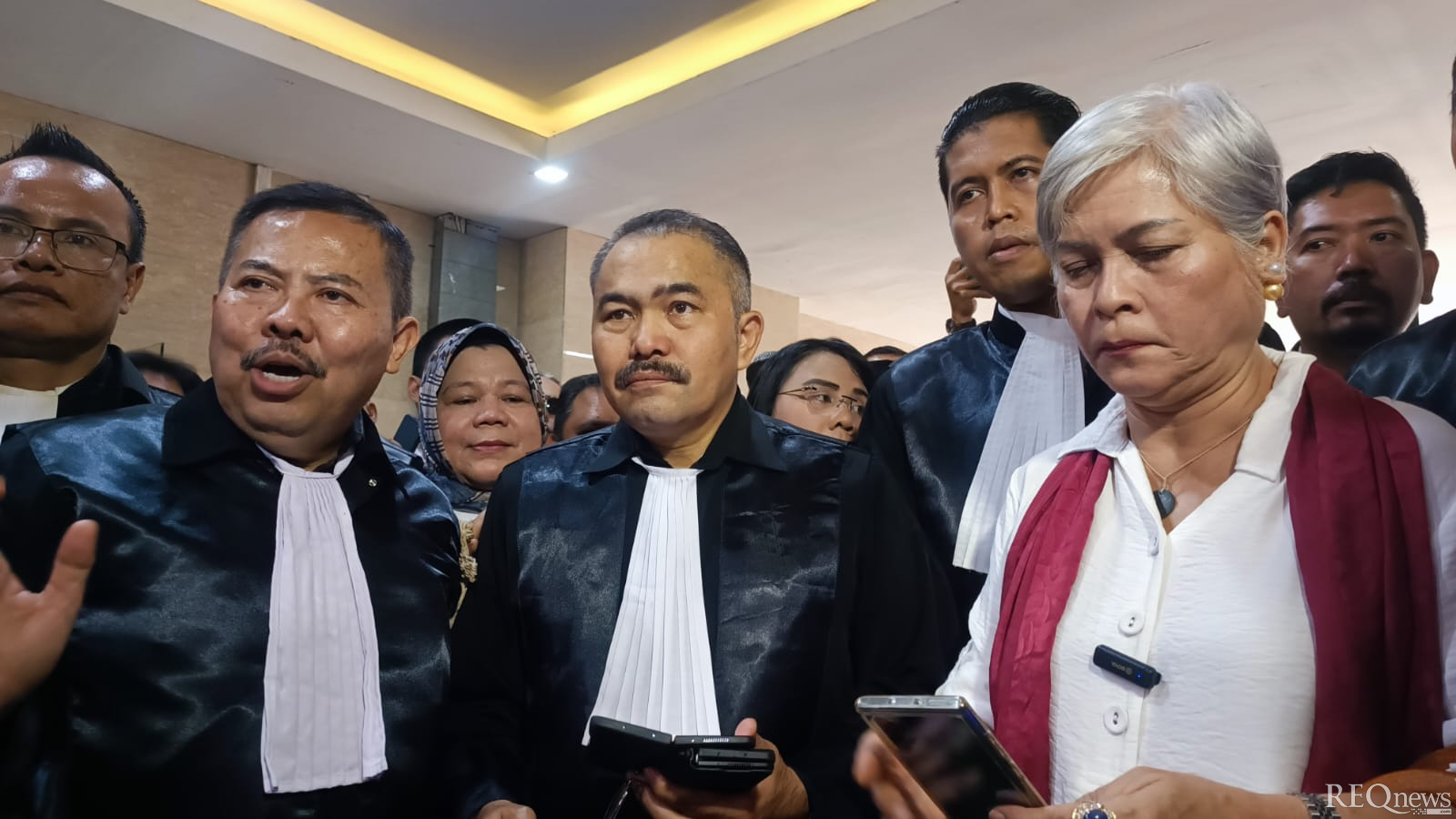 Puluhan Advokat Bertoga Geruduk Mabes Polri Kawal Kamaruddin Diperiksa Jadi Tersangka