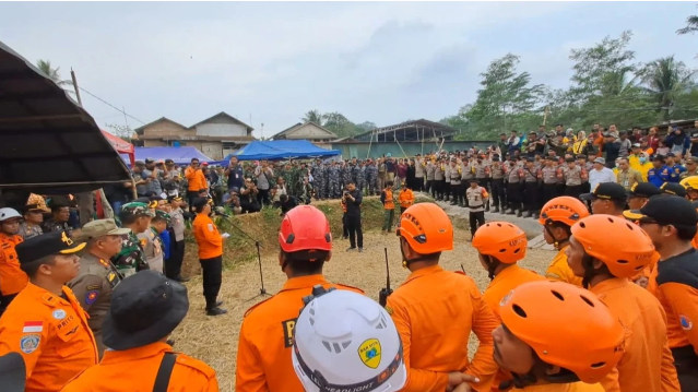 Apel penutupan evakuasi delapan pekerja tambang emas di Banyumas, Selasa 1 Agustus 2023 (Foto: Tvonenews.com)