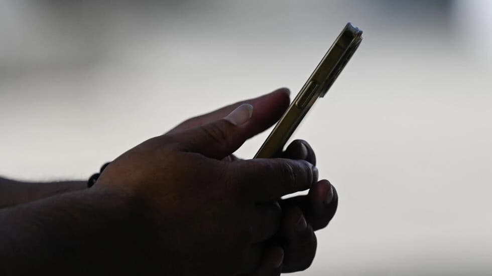 Yang Punya iPhone 12 Perlu Tahu: Radiasi Elektromagnetik Ponsel Satu Ini Membahayakan