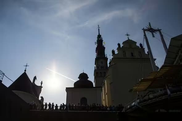 Gereja Katolik Polandia Diguncang Skandal Pesta Seks Gay