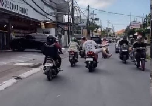 Bule Ugal-ugalan di Bali (Foto:Istimewa)