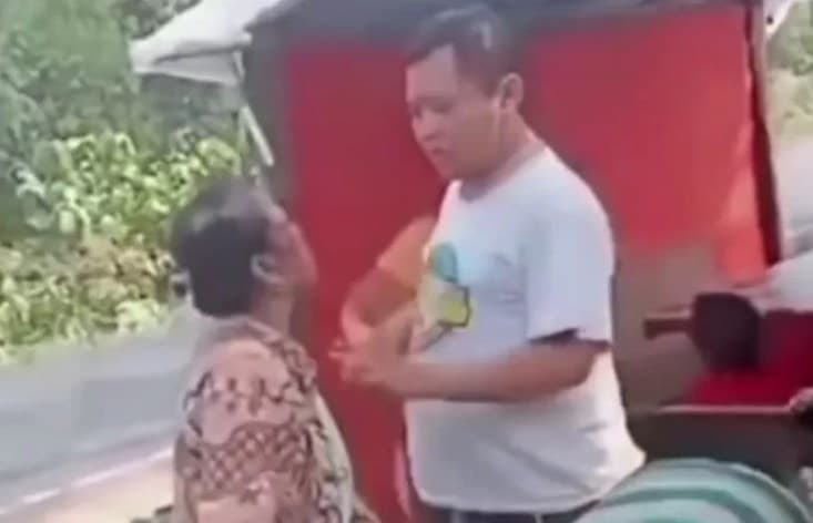 Viral pria ludahi dan tampar seorang nenek. (Foto: Instagram @lowslow.indonesia)