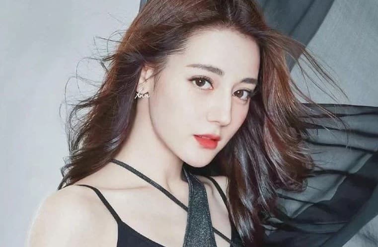 Pernah Banjir Pujian karena Dinobatkan Jadi Wanita Tercantik Dunia, Aktris Dilraba Dilmurat Kini Terjerat Skandal Seks di Bar