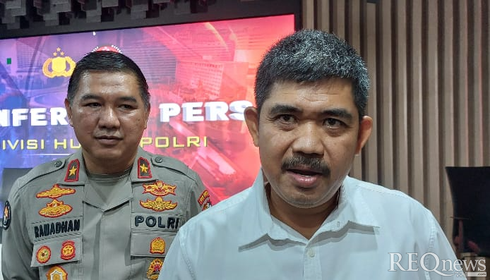 Karopenmas Divisi Humas Polri Brigjen Ahmad Ramadhan dan Juru Bicara Densus 88 Antiteror Polri Kombes Aswin Siregar (Foto: Hastina/REQnews)