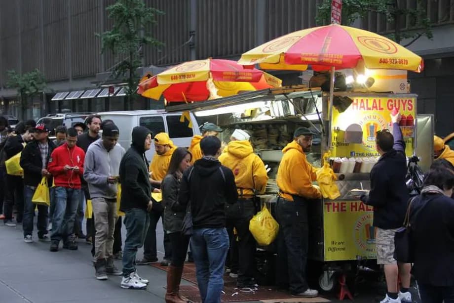 Warga New York Unjuk Rasa Dukung dan Serbu Makanan Halal