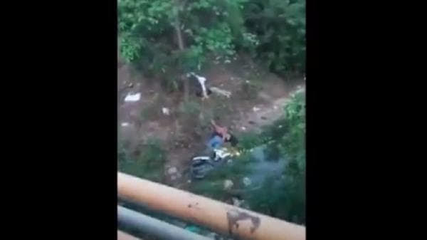 4 orang terjun bebas dari  jembatan Way Gelam (Foto:Istimewa)