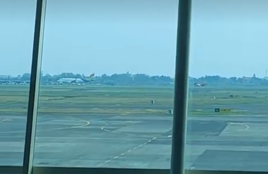 Pesawat Pelita Air di Bandara Juanda, Surabaya, Jawa Timur (Foto: Akun X)