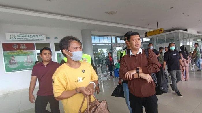 Penangkapan selebgram Tarakan terduga pelaku asusila live di medsos (Foto: Istimewa)