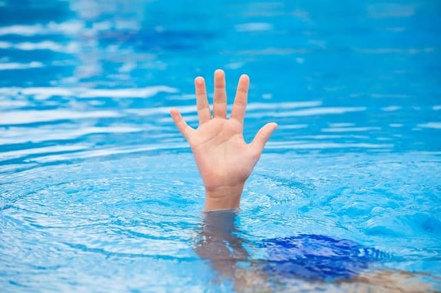 Lepas dari Pengawasan Pengasuhnya, Bocah 8 Tahun Tewas Tenggelam di Kolam Renang