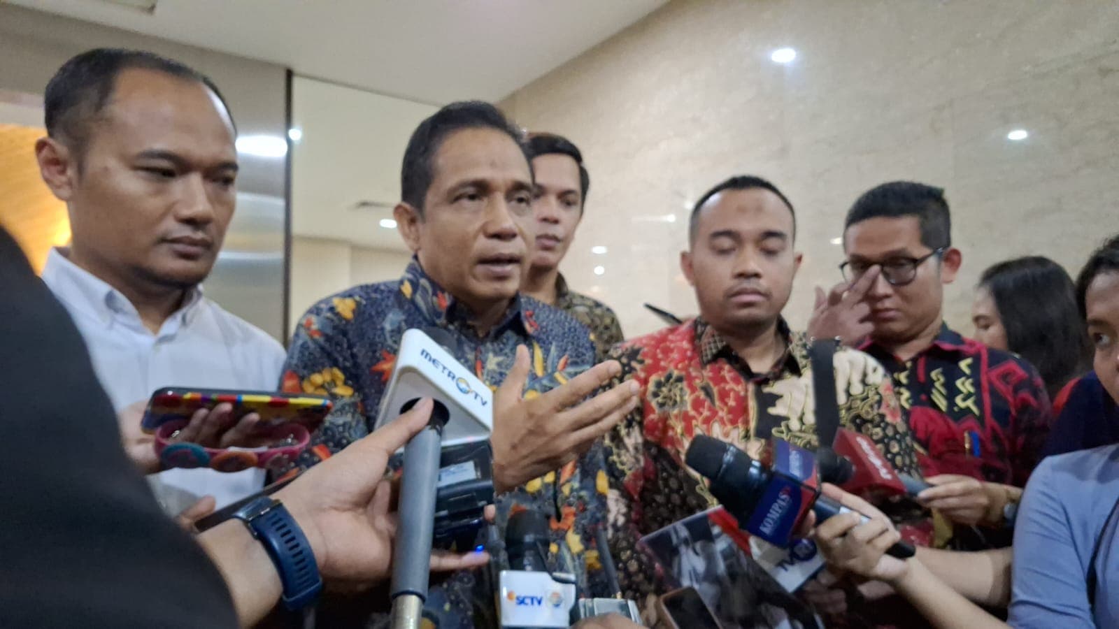 Kuasa Hukum Firli Bahuri, Ian Iskandar (Foto: Hastina/REQnews)