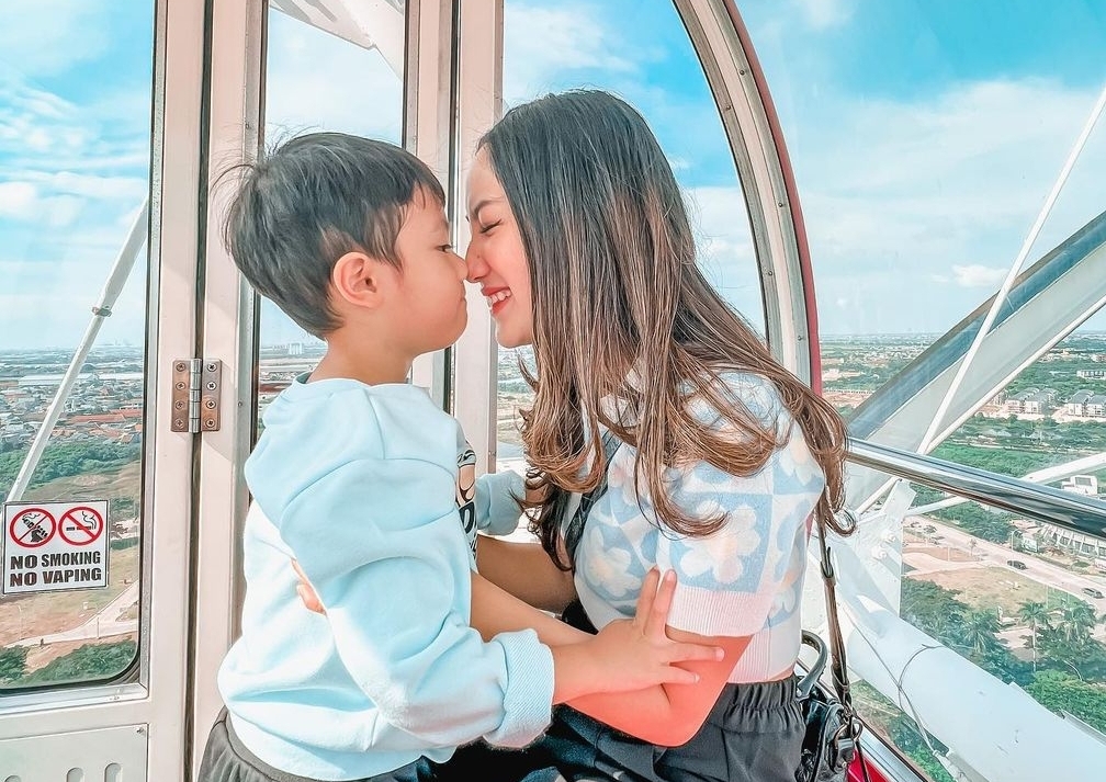 Aktris Tamara Tyasmara dan almarhum anaknya Dante (Foto: Instagram)