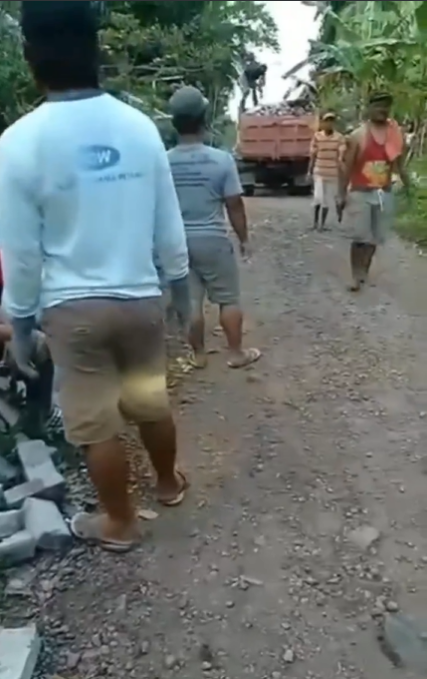 Viral Caleg Asal Banyuwangi Tarik Bantuan Paving Buntut Kalah di Pemilu 2024