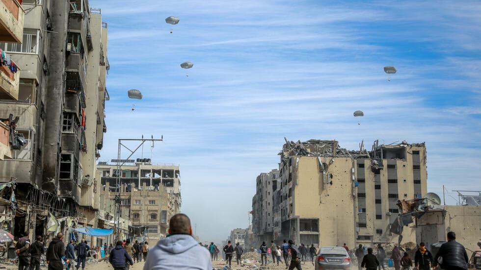 Yordania Jatuhkan Bantuan Kemanusiaan dari Udara di Gaza (Foto: RFI)