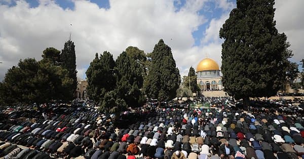 120 Ribu Jamaah Palestina Shalat Jumat di Masjidil Al-Aqsa Meski Israel Berusaha Membatasi