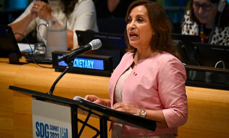 Pakai Jam Tangan Mewah, Presiden Peru Dina Boluarte Diduga Korupsi dan Kediamannya Digrebek Polisi