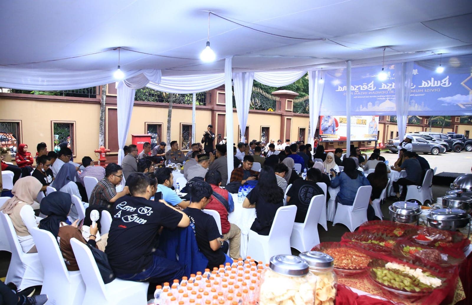 Buka puasa bersama Divisi Humas Polri bersama wartawan (Foto: Polri)