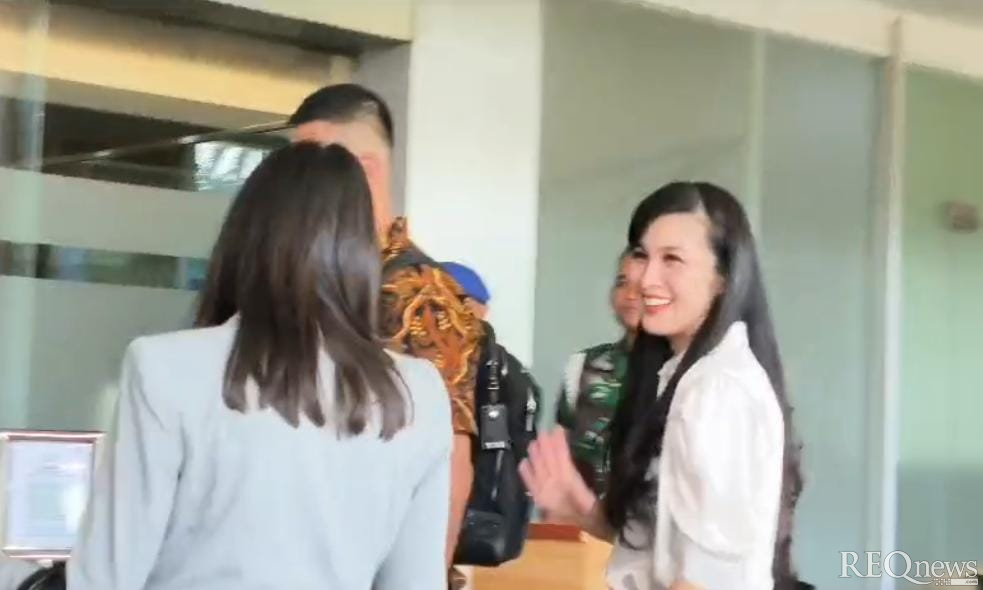Istri tersangka Harvey Moeis, aktris Sandra Dewi di Kejagung (Foto: Hastina/REQnews)