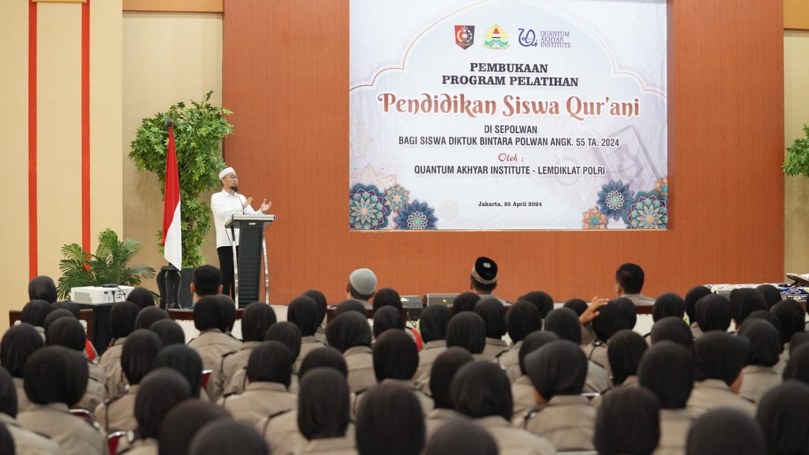 Program Pendidikan Siswa Qur’ani Polri Cetak Polwan Berprestasi Berlandaskan Agama