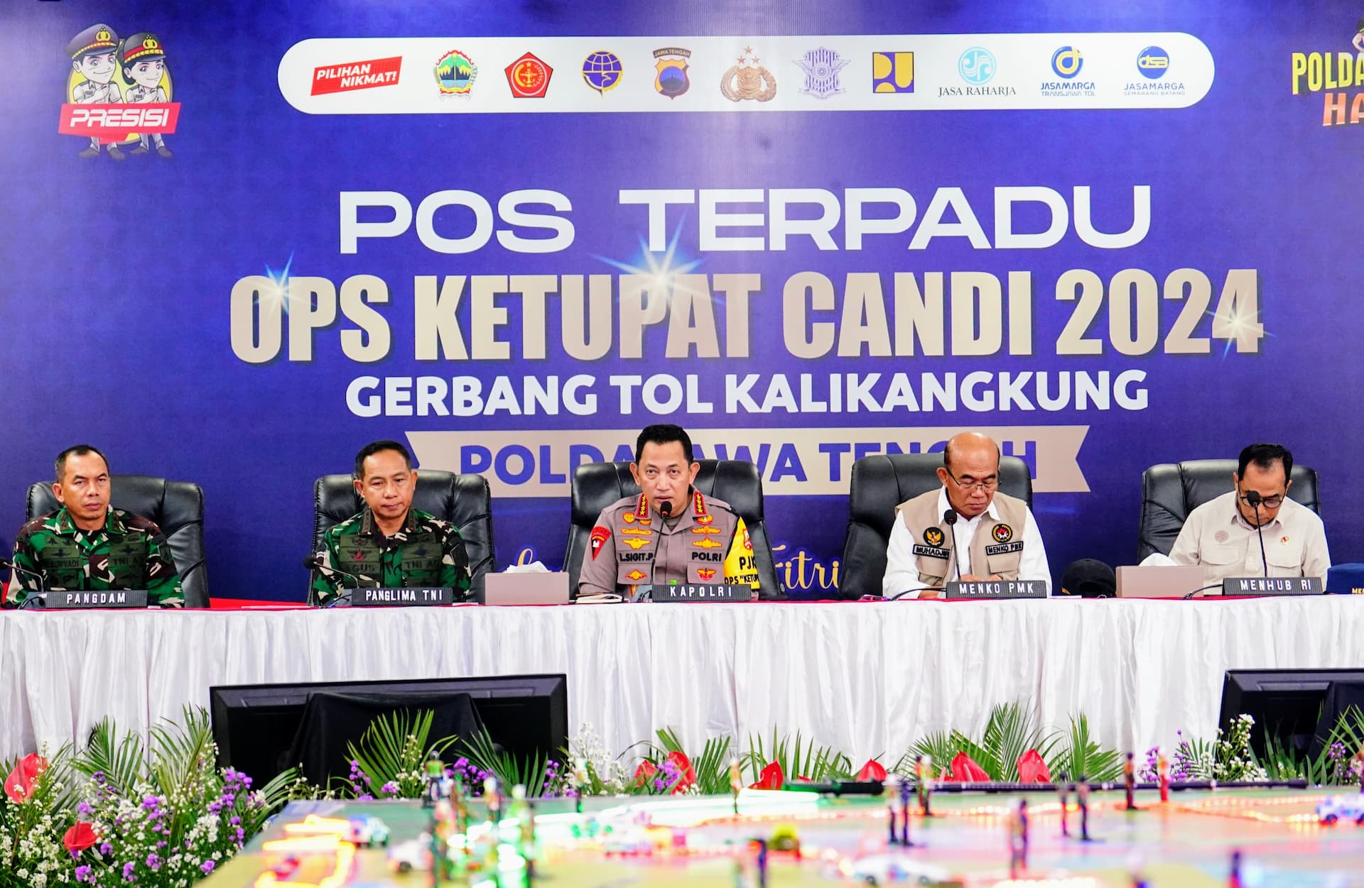 Kapolri tinjau Gerbang Tol Kalikangkung, Jawa Tengah (Foto: Polri)