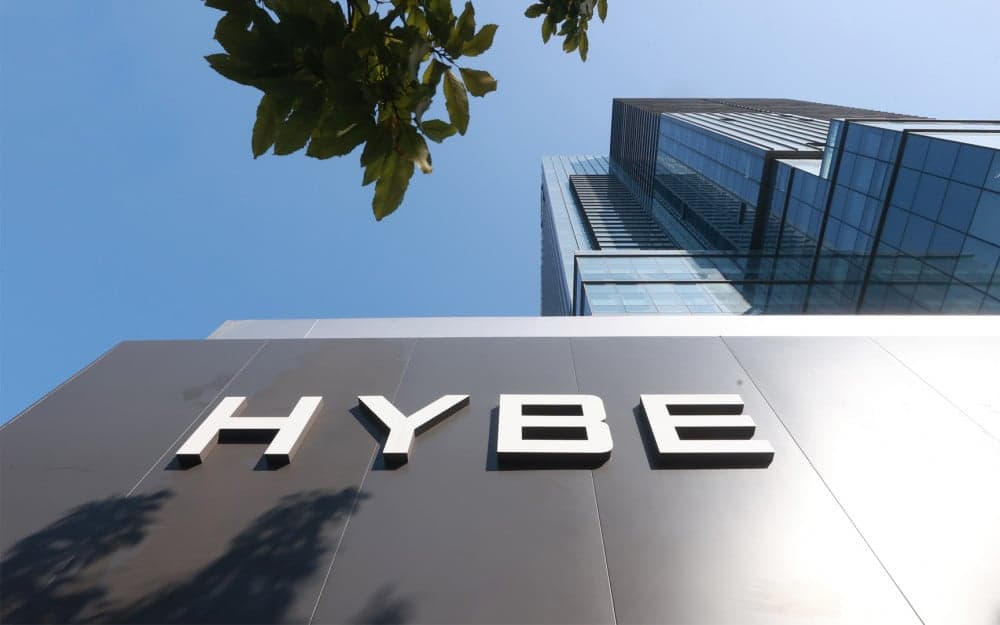 HYBE dan ADOR Berseteru, Netizen Korea Ungkap Keterlibatan Agensi BTS dengan Aliran Sesat