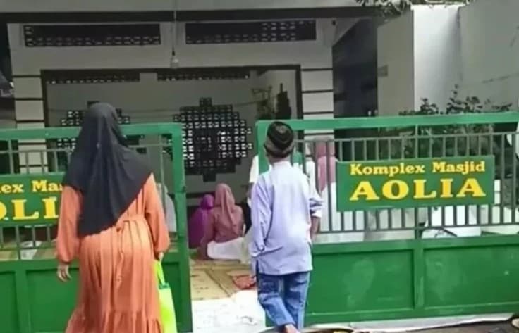 Geger Jamaah Aolia Sudah Lebaran Duluan! Pengurus Masjidnya Ngaku Dapat Telepon Langsung dari Allah