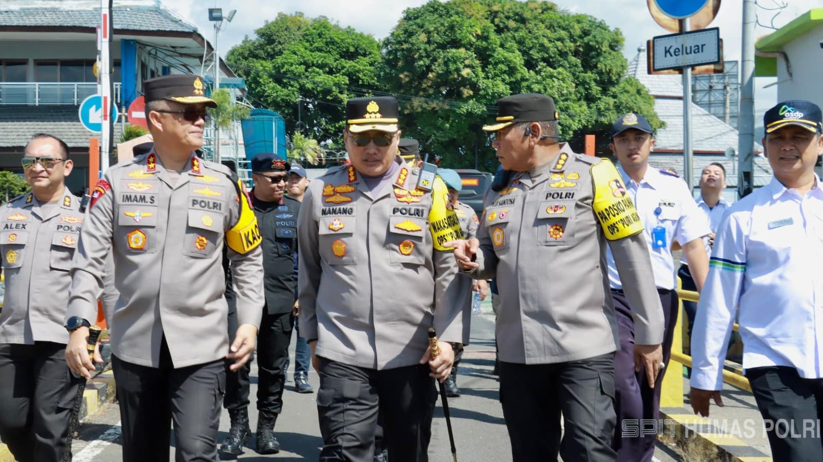 Kapolda Jatim Irjen Imam Sugianto meninjau Pelabuhan Ketapang, Banyuwangi (Foto: Polri)