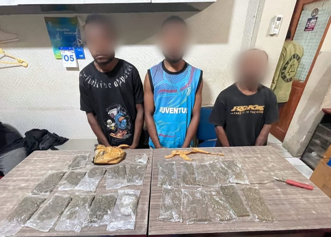 Tiga tersangka peredaran narkoba di Jayapura, Papua (Foto: Polri)