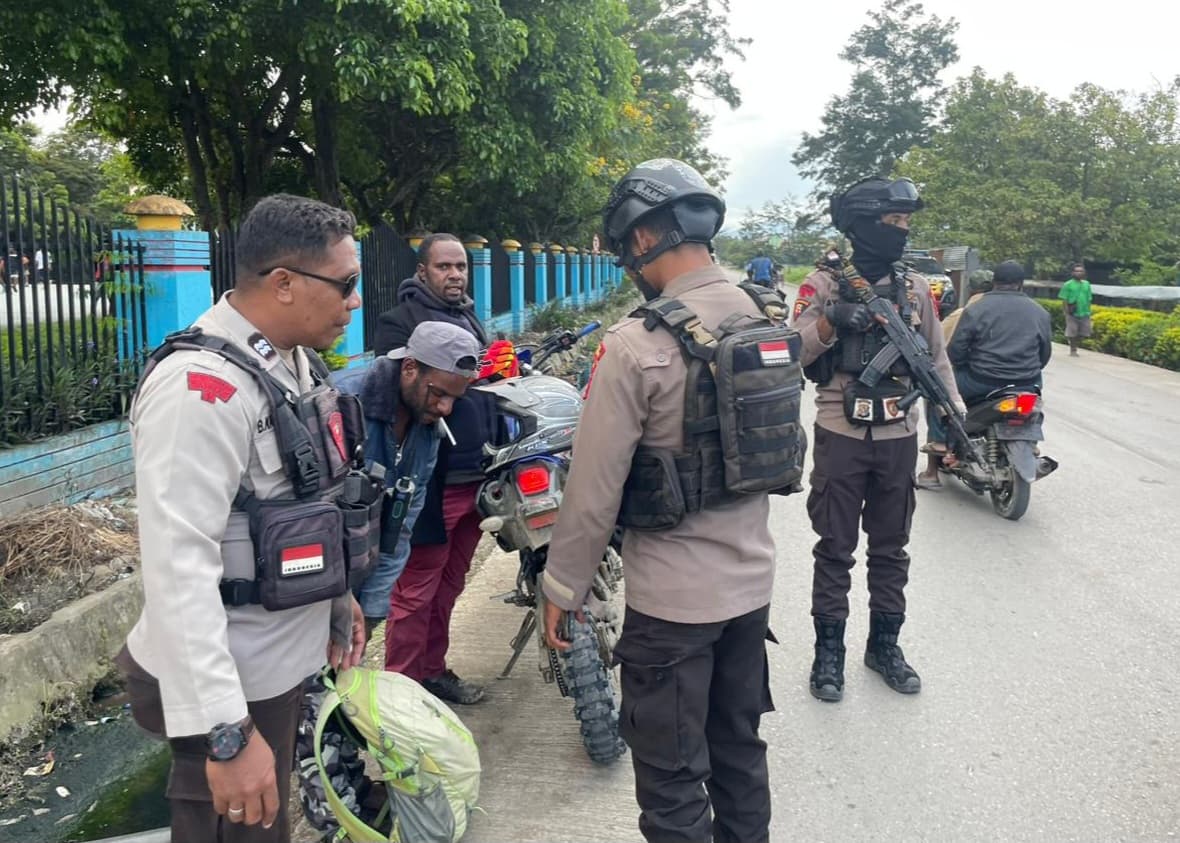 Polres Jayawijaya melakukan razia untuk menjaga situasi kamtibmas (Foto: Polri)