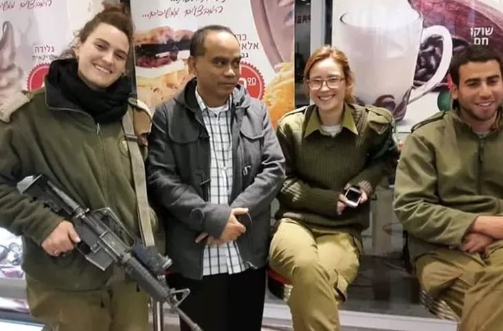 Heboh Foto Lawas Menkominfo Budi Arie Setiadi Bareng Tentara Israel. (Foto: Facebook)
