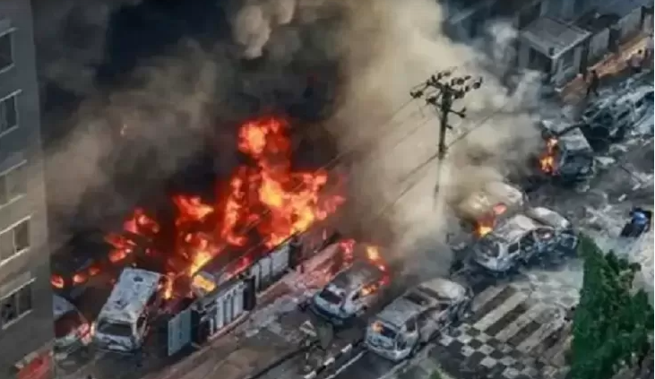 Kerusuhan pecah di Bangladesh . (Foto:Via The Nation)