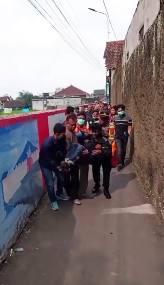 Viral! Kantong Jenazah Sudah Disiapkan, Ternyata Sopir Ojol Ini Tertidur Pulas