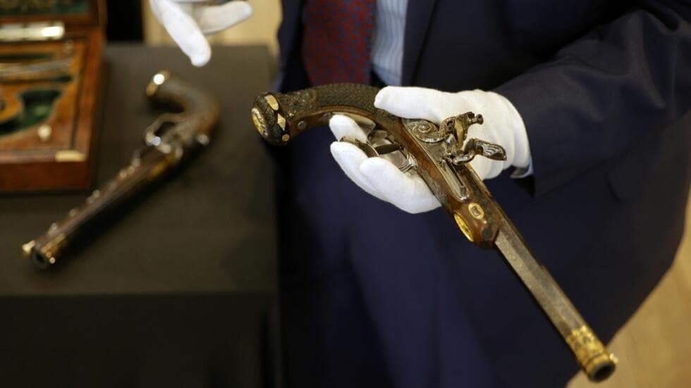Dua Pistol untuk Bunuh Diri Napoleon Bonaparte Terjual Rp 29,2 Miliar, tapi Tak Boleh Dibawa ke Luar Prancis