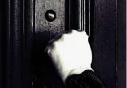 Terekam CCTV, Warga Sampit Tengah Malam Diteror Ketukan Pintu Tanpa Orang