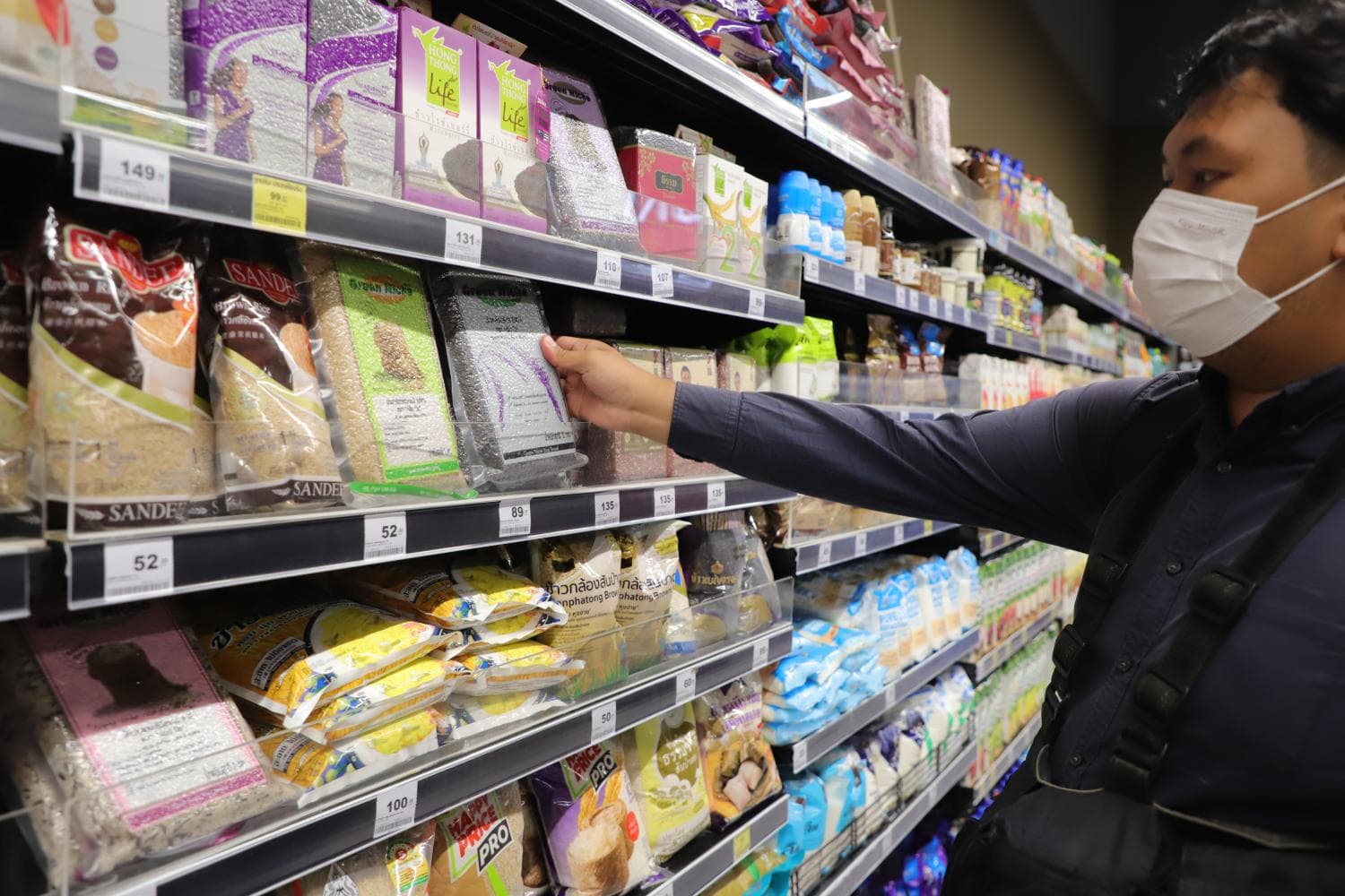 Di Myanmar, Pemilik Usaha Naikan Gaji Karyawan Dijemput Tentara dan Dijebloskan ke Penjara