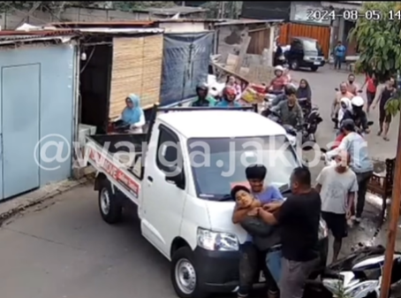 Viral Video Sopir Pick Up Hadang Pelaku Pembacokan Anak SMA, Warganet: Nyusahin Orang Tua