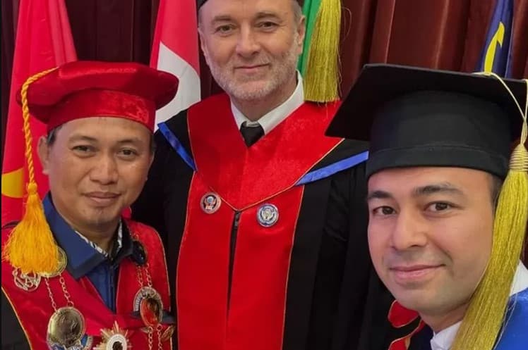 Sosok Mohammad Soleh Ridwan Presiden UIPM Foundation Indonesia berpose bersama Raffi Ahmad.