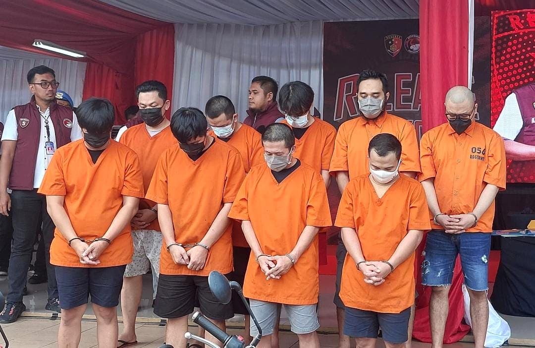 Tersangka yang terlibat dalam kasus TPPU narkoba terpidana Hendra Sabarudin (Foto: Hastina/REQnews)