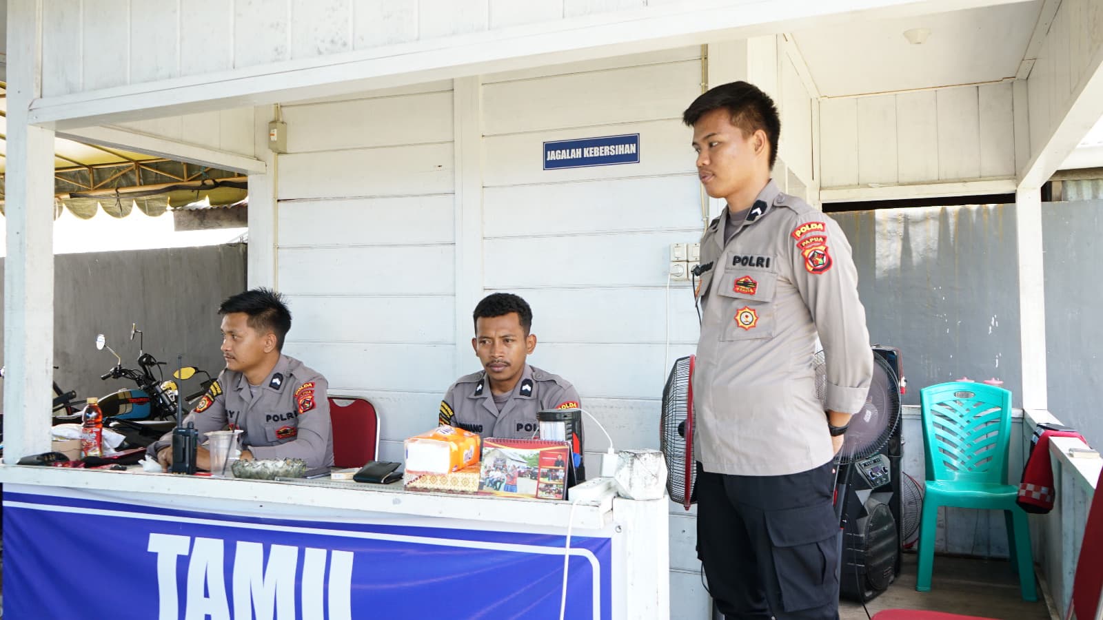 Tingkatkan Pengamanan Pilkada, Polisi Siaga 24 Jam di KPU dan Bawaslu Papua Tengah