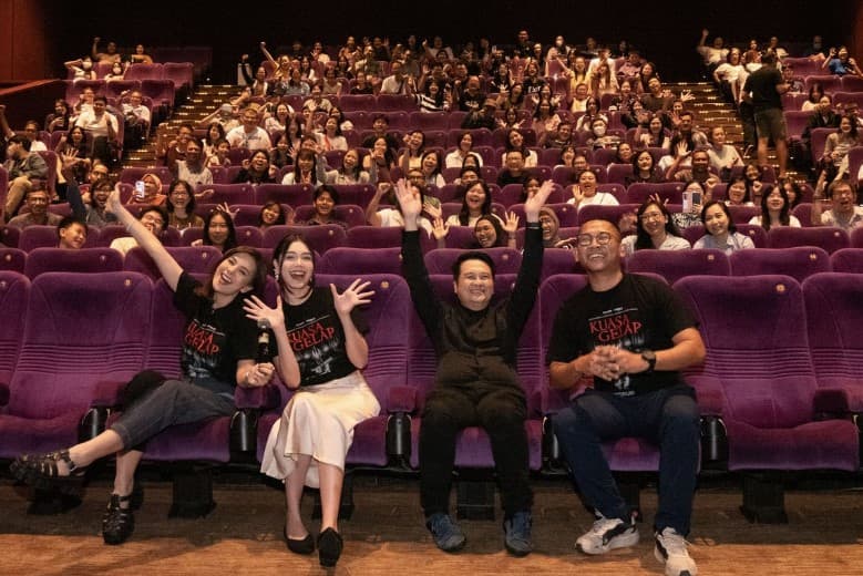 Pemain Film 'Kuasa Gelap' Sapa Fans dan Komunitas di Mall Alam Sutera.