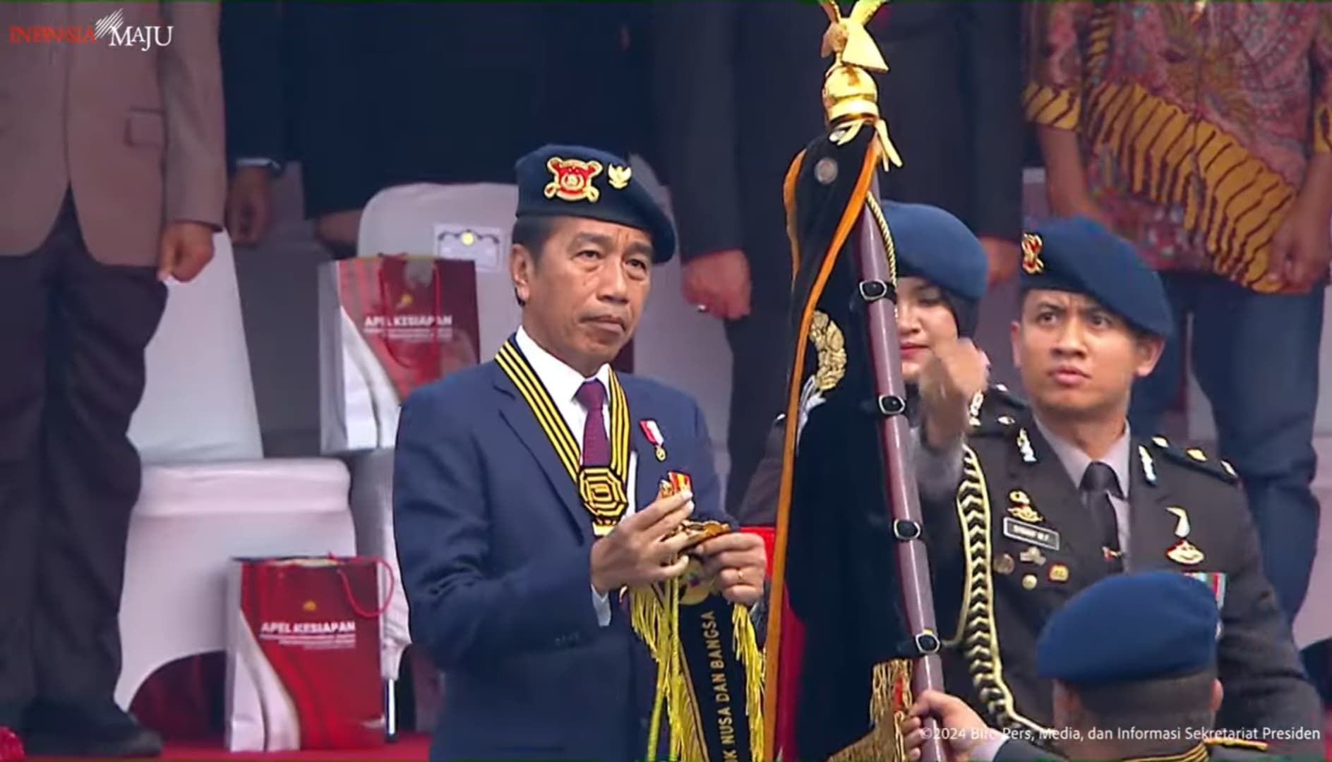 Presiden Jokowi Sematkan Tanda Kehormatan Nugraha Sakanti ke 7 Satker Polri