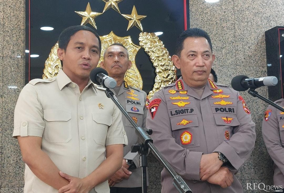 Menteri Kehutanan Raja Juli Antoni dan Kapolri Jenderal Listyo Sigit Prabowo di Mabes Polri (Foto: Hastina/REQnews) Menteri Kehutanan Raja Juli Antoni dan Kapolri Jenderal Listyo Sigit Prabowo di Mabes Polri (Foto: Hastina/REQnews)