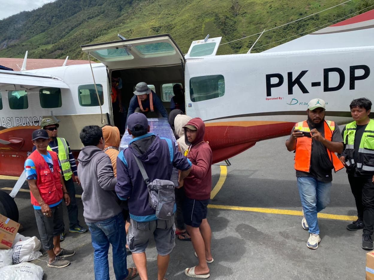 Proses pemulangan jenazah korban penembakan KKB ke Makassar, Sulawesi Selatan (Foto: Istimewa)