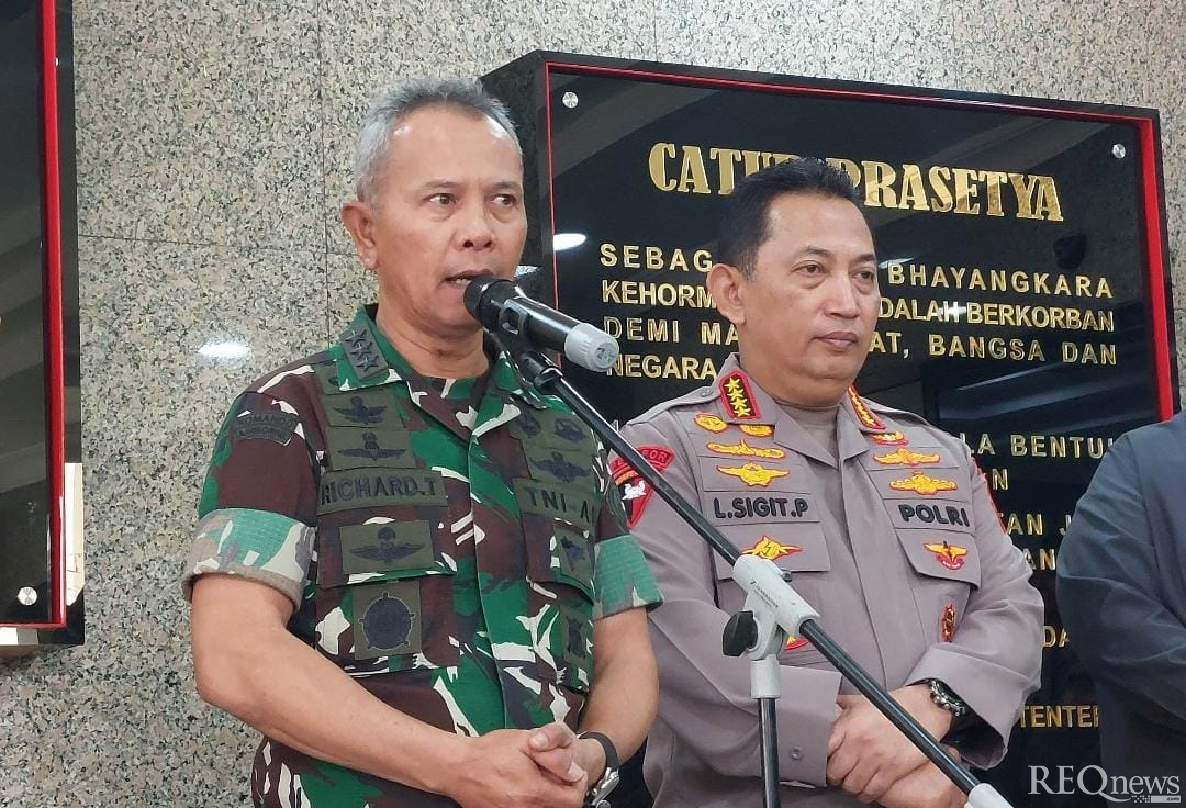 Kepala Staf Umum (Kasum) TNI Letjen TNI Richard Tampubolon dan Kapolri Jenderal Listyo Sigit Prabowo (Foto: Hastina/REQnews)