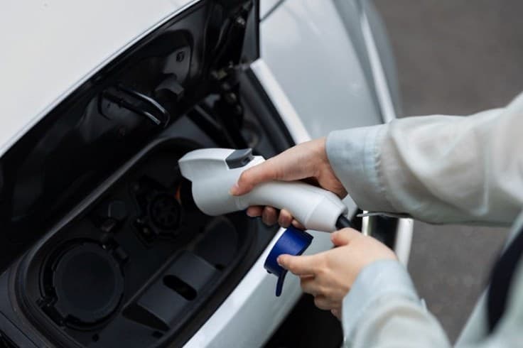 Mengenal EV Charger: Teknologi yang Mengubah Cara Kita Berkendara!